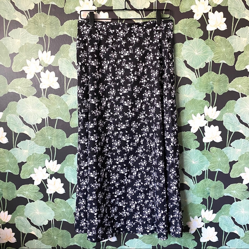 floral maxi with slit ✨